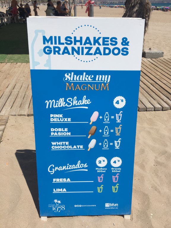 Цены на аренду шезлонгов и зонтика на пляже Сан-Хуан   Цены на сладости в баре на пляже Сан-Хуан